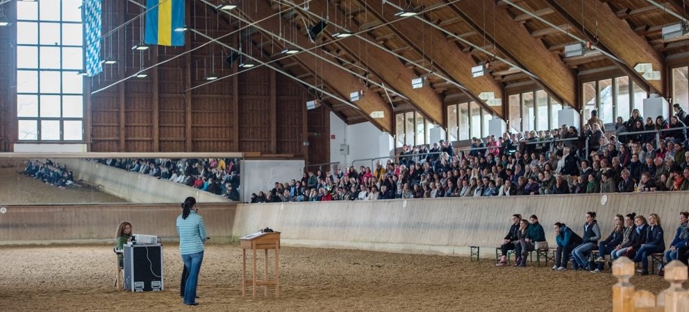 Seminar "Blickschulung - pferdegerechte Ausbildung erkennen": Anja Beran im HLG Schwaiganger